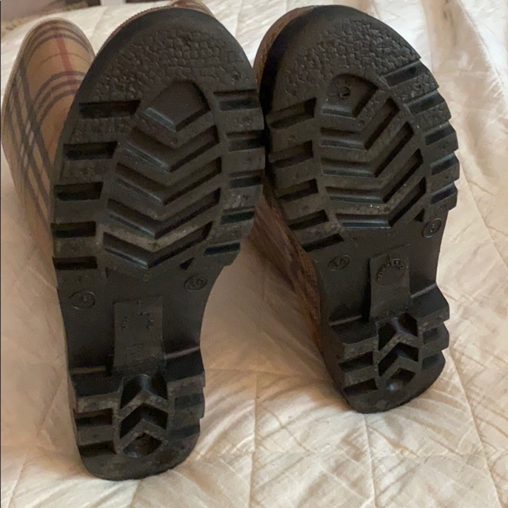 Burberry rainboats. Never worn - Picture 2 of 3